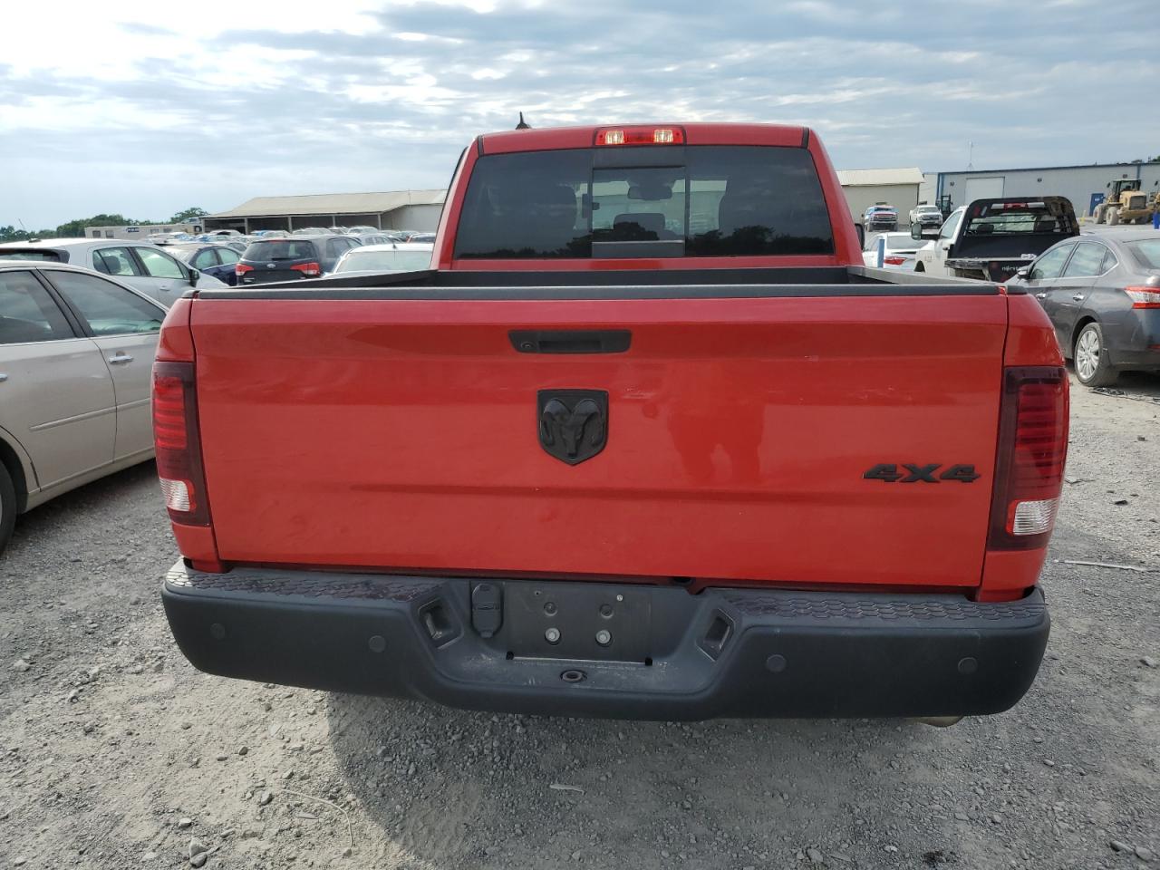 1C6RR7GG6KS617085 2019 Ram 1500 Classic Slt