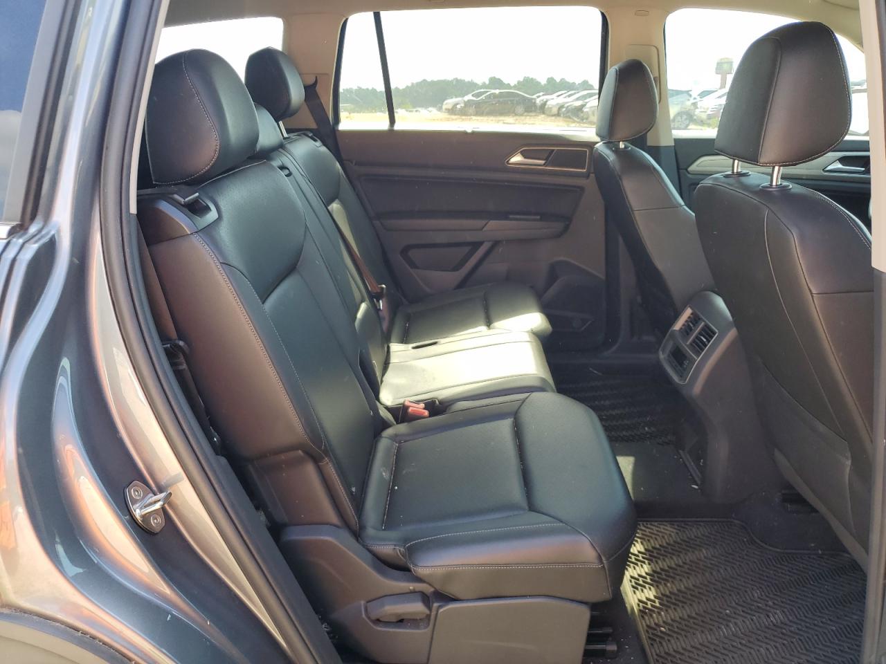 1V2DR2CA6KC608760 2019 Volkswagen Atlas Se