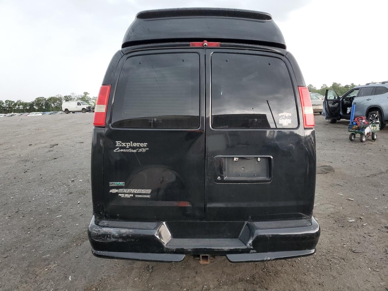 1GBWGLCG6B1166864 2011 Chevrolet Express G2500 3Lt