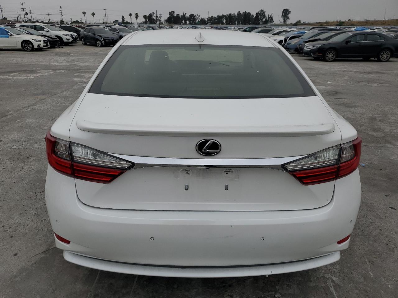 JTHBW1GG2G2105362 2016 Lexus Es 300H