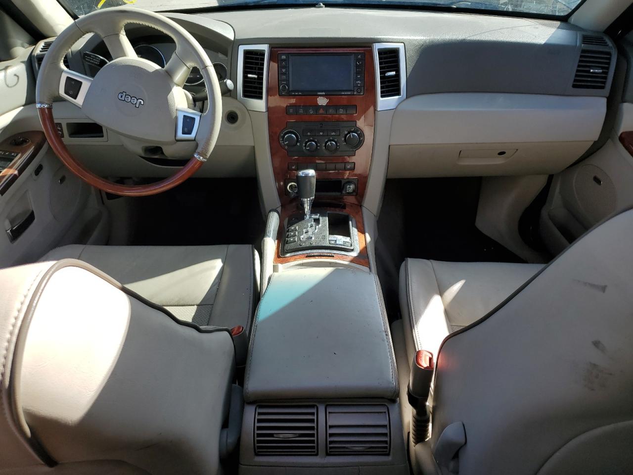 1J8HR68238C200357 2008 Jeep Grand Cherokee Overland