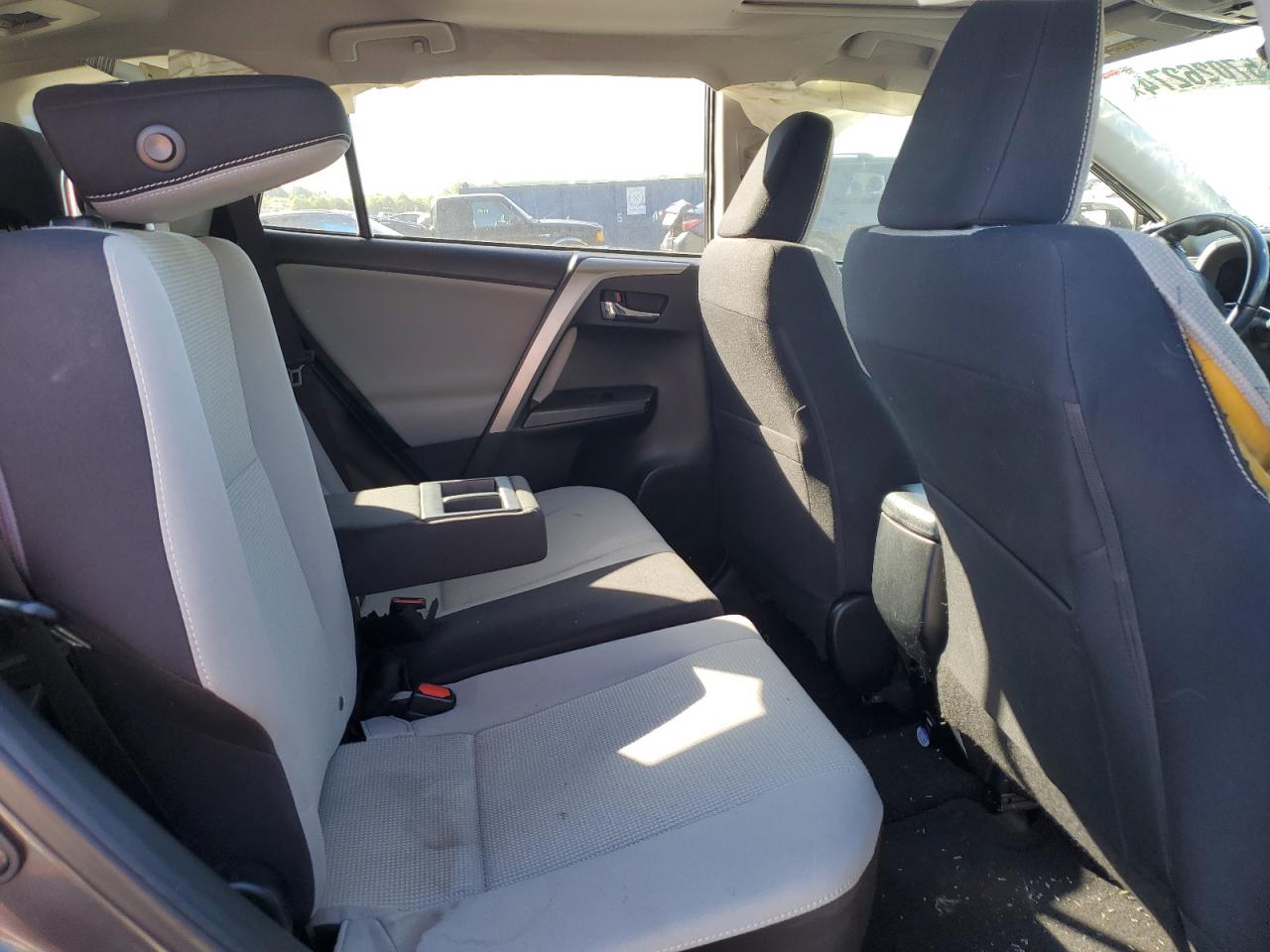 JTMWFREV5HJ140262 2017 Toyota Rav4 Xle