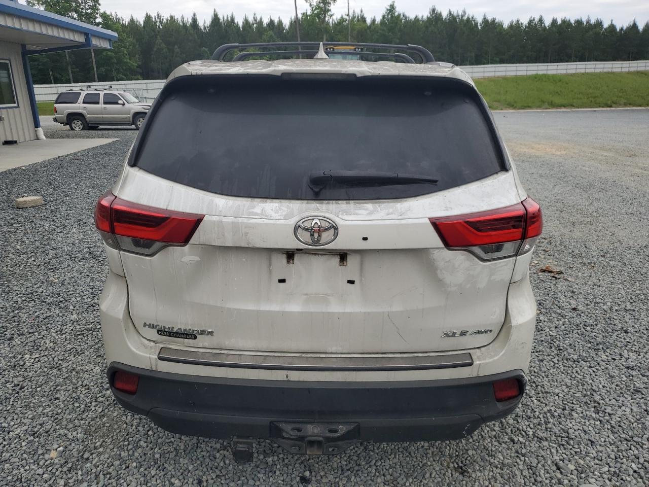 5TDJZRFH2HS357877 2017 Toyota Highlander Se