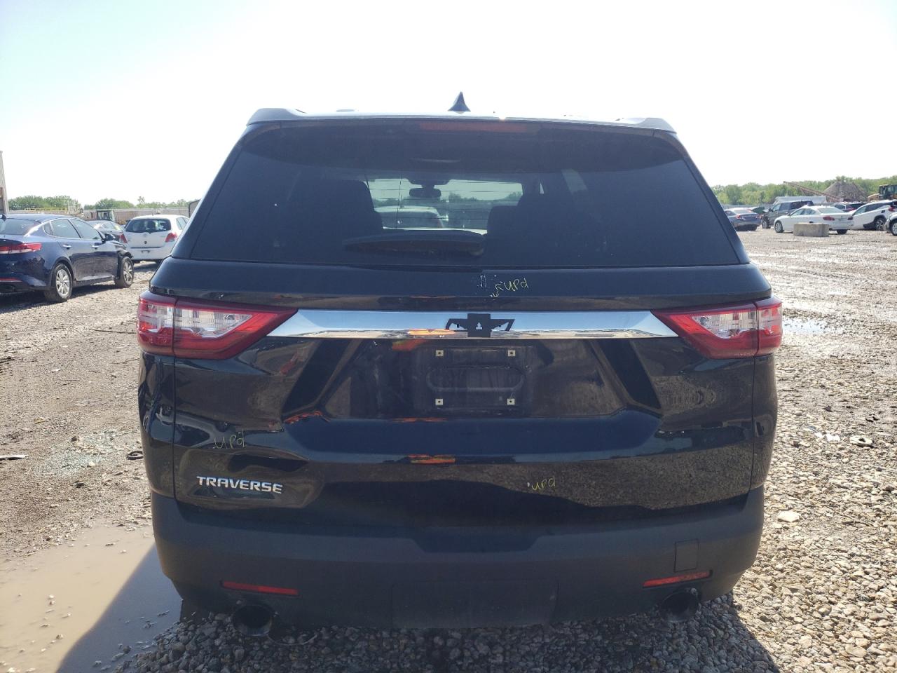 2019 Chevrolet Traverse Ls vin: 1GNERFKW3KJ258694