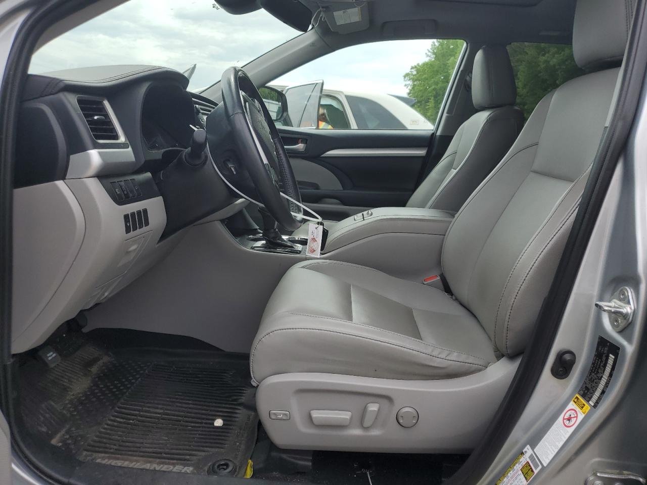 5TDJZRFH1KS584484 2019 Toyota Highlander Se