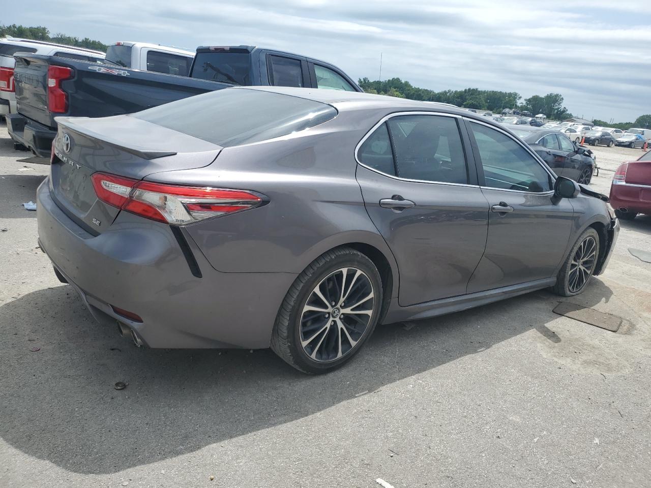 2018 Toyota Camry L vin: 4T1B11HK7JU057514