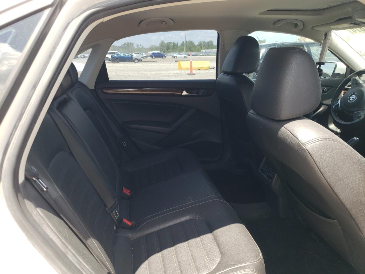1VWCH7A34DC052370 2013 Volkswagen Passat Sel