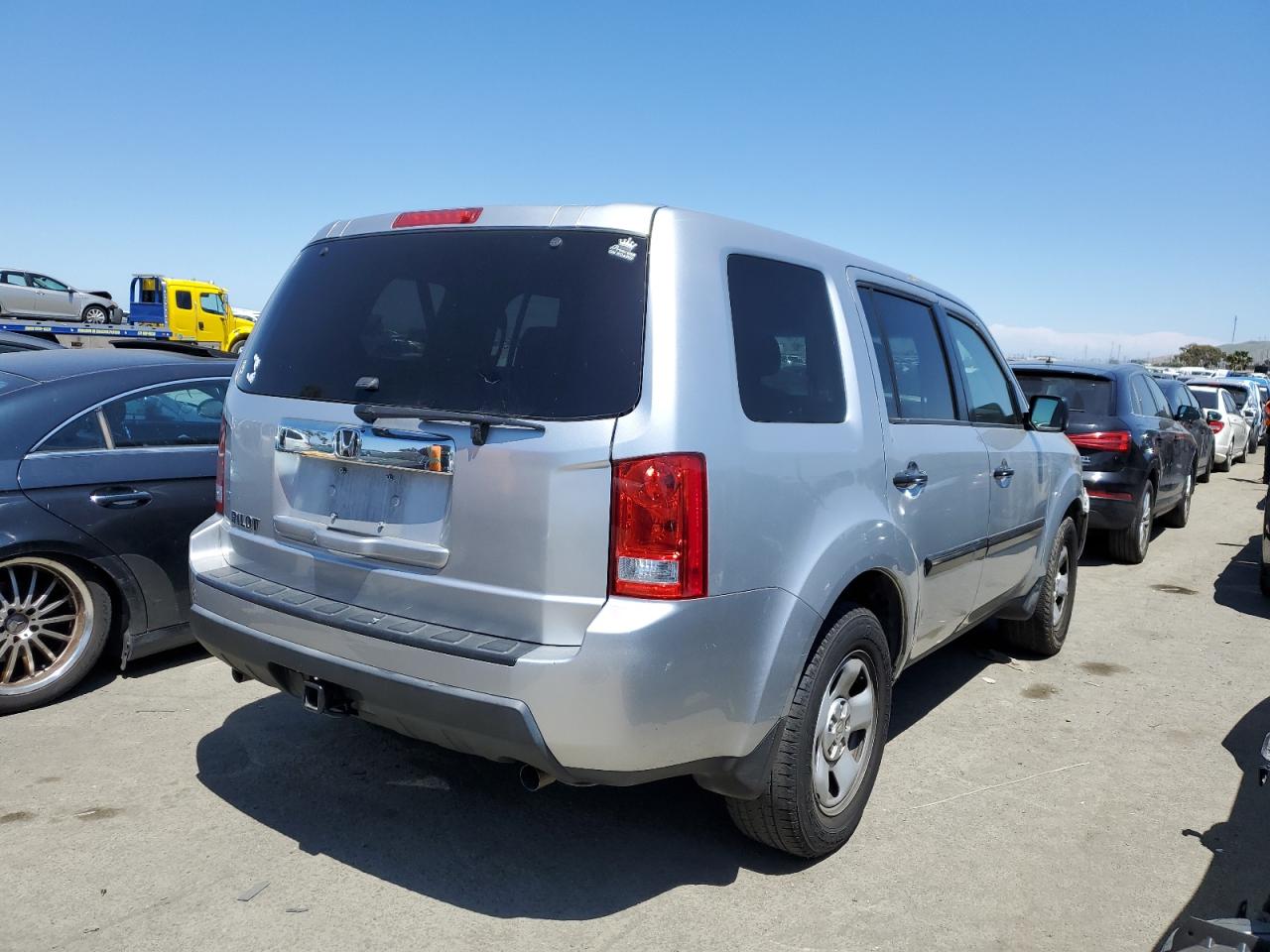 5FNYF3H2XBB031768 2011 Honda Pilot Lx