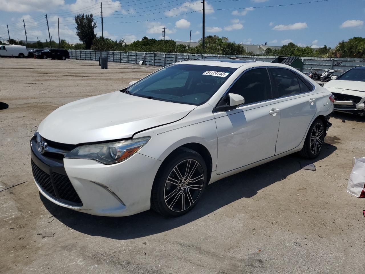 4T1BF1FK1GU164359 2016 Toyota Camry Le