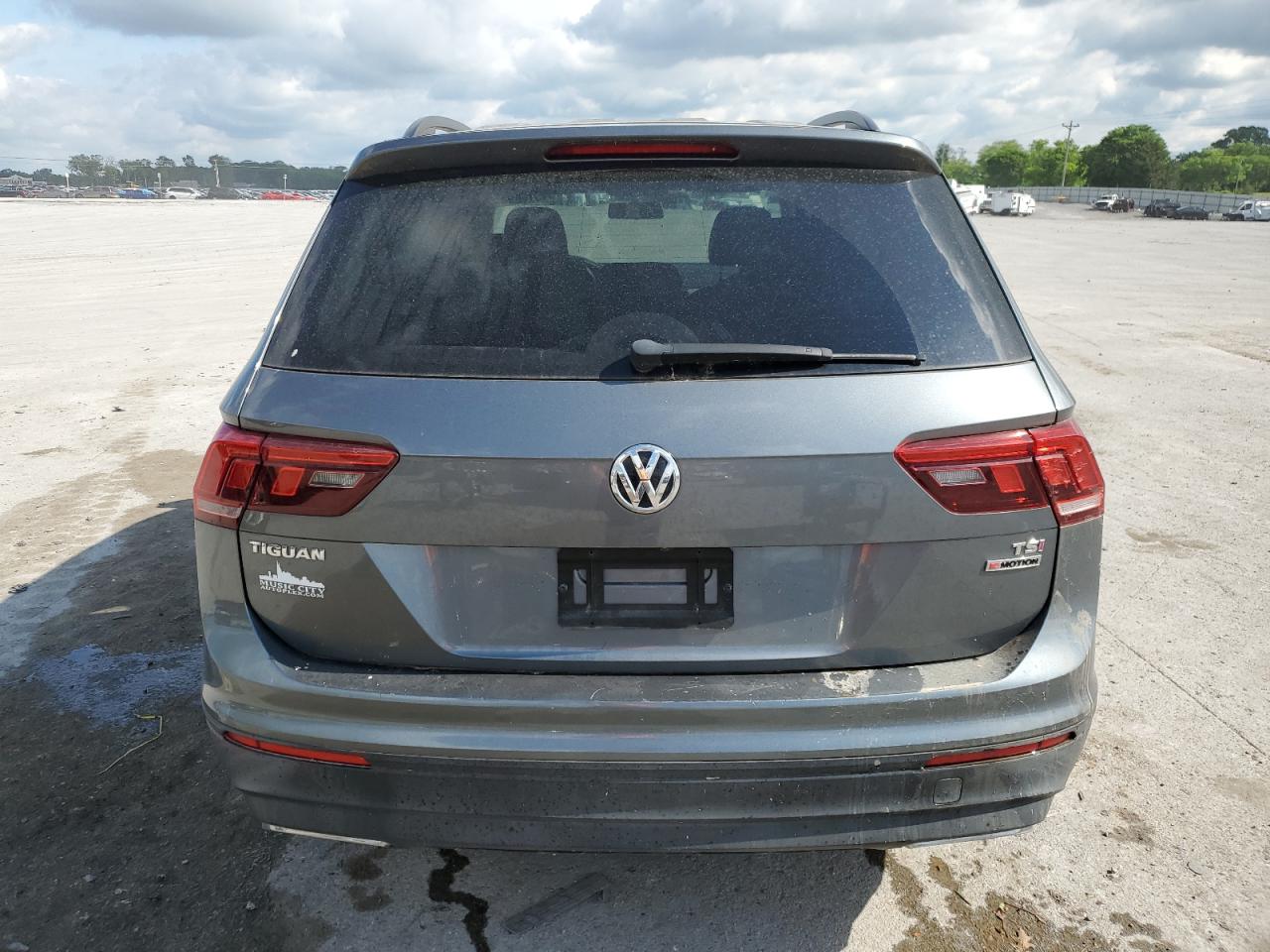 3VV0B7AX5JM120391 2018 Volkswagen Tiguan S