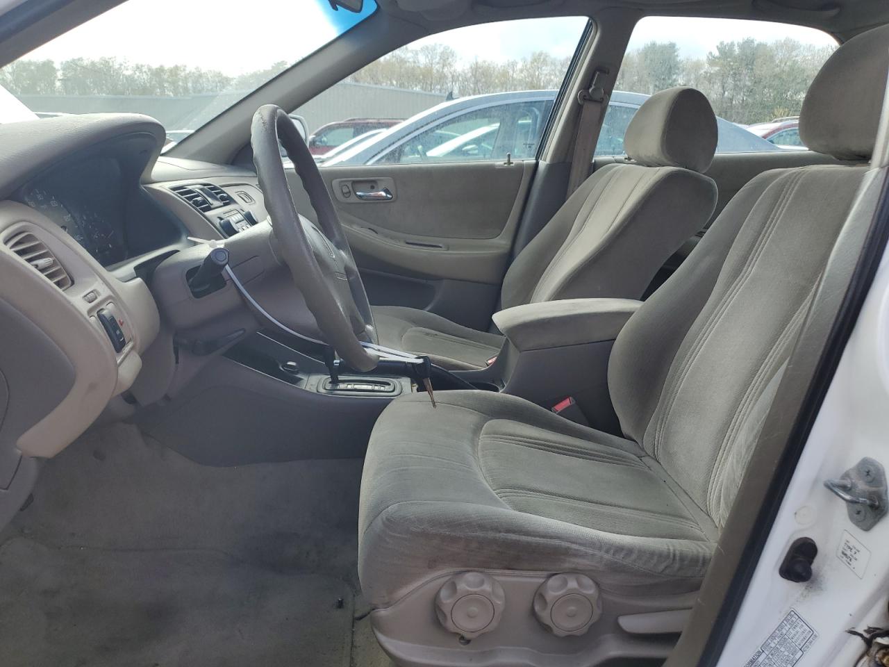 1HGCG6655YA064251 2000 Honda Accord Lx