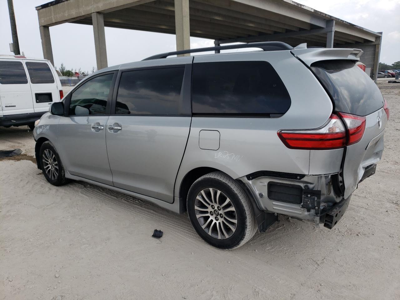 5TDYZ3DCXLS021552 2020 Toyota Sienna Xle