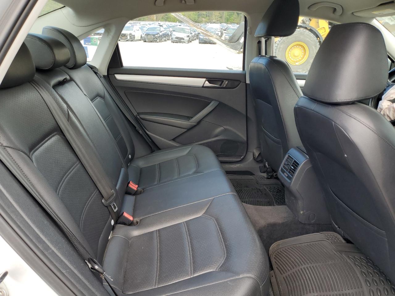 1VWBP7A35DC037388 2013 Volkswagen Passat Se