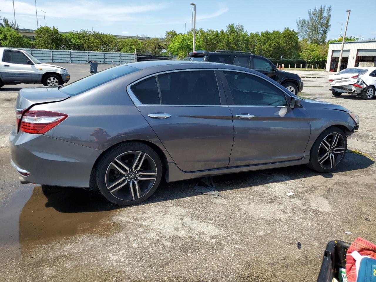 1HGCR2F58HA282381 2017 Honda Accord Sport