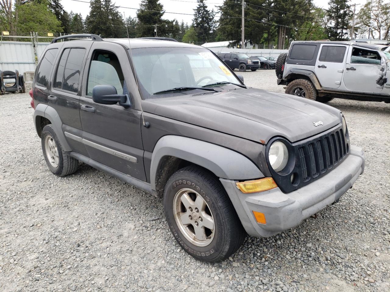 1J4GL48K15W640123 2005 Jeep Liberty Sport