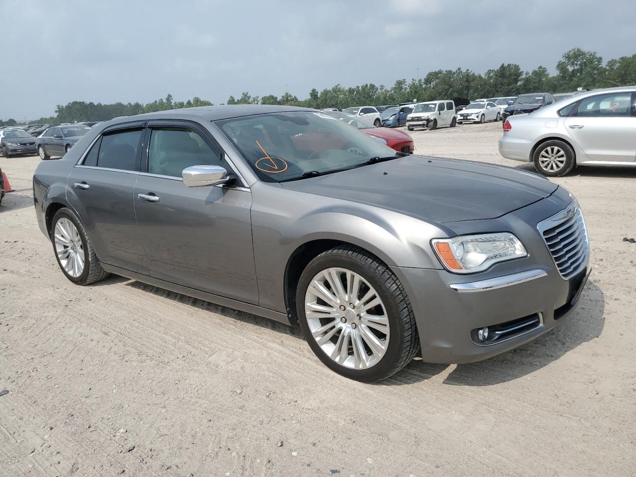 2C3CA6CT8BH585125 2011 Chrysler 300C