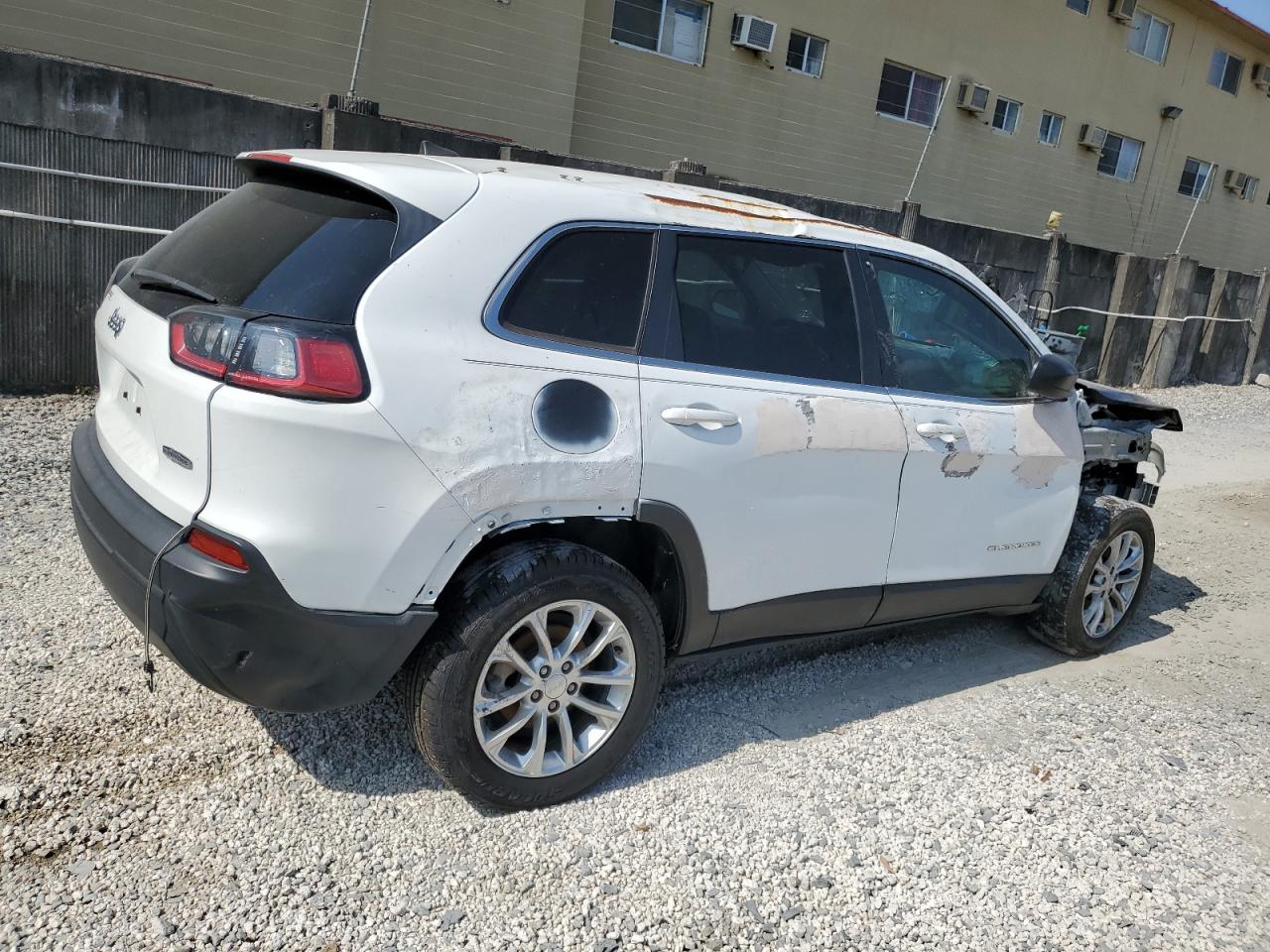 1C4PJLCB4KD366551 2019 Jeep Cherokee Latitude