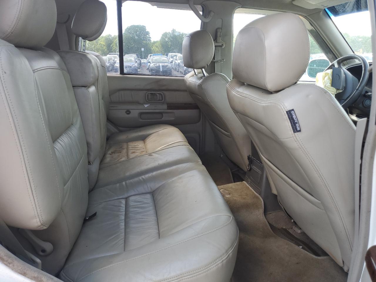 JNRAR07Y2YW084627 2000 Infiniti Qx4