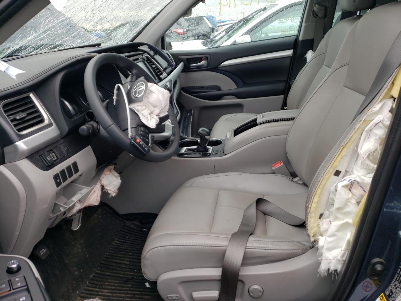 5TDJZRFH5KS965190 2019 Toyota Highlander Se