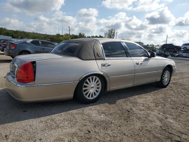 2003 Lincoln Town Car Signature VIN: 1LNHM82W43Y633335 Lot: 53996684