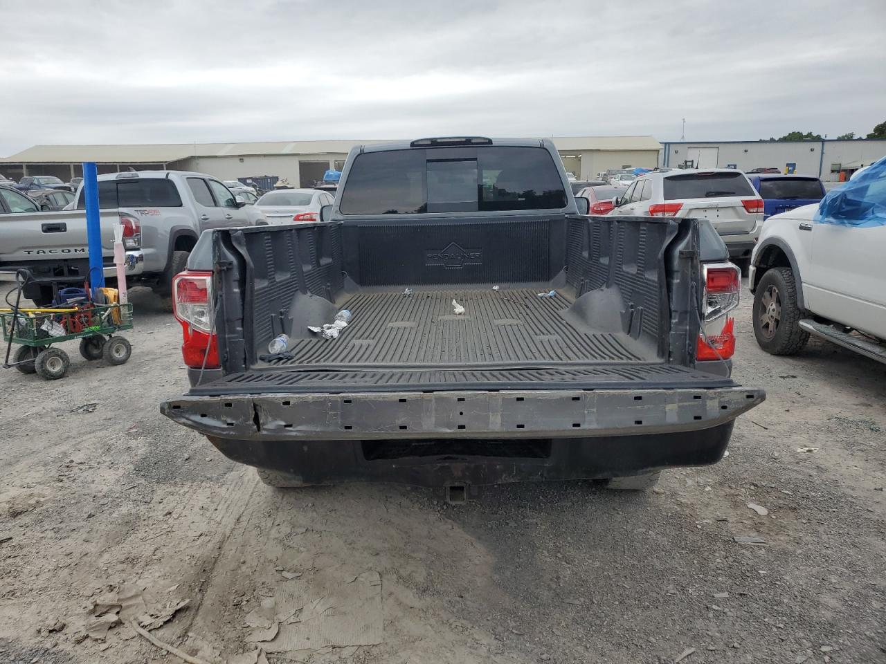 1N6AA1R75HN513554 2017 Nissan Titan S