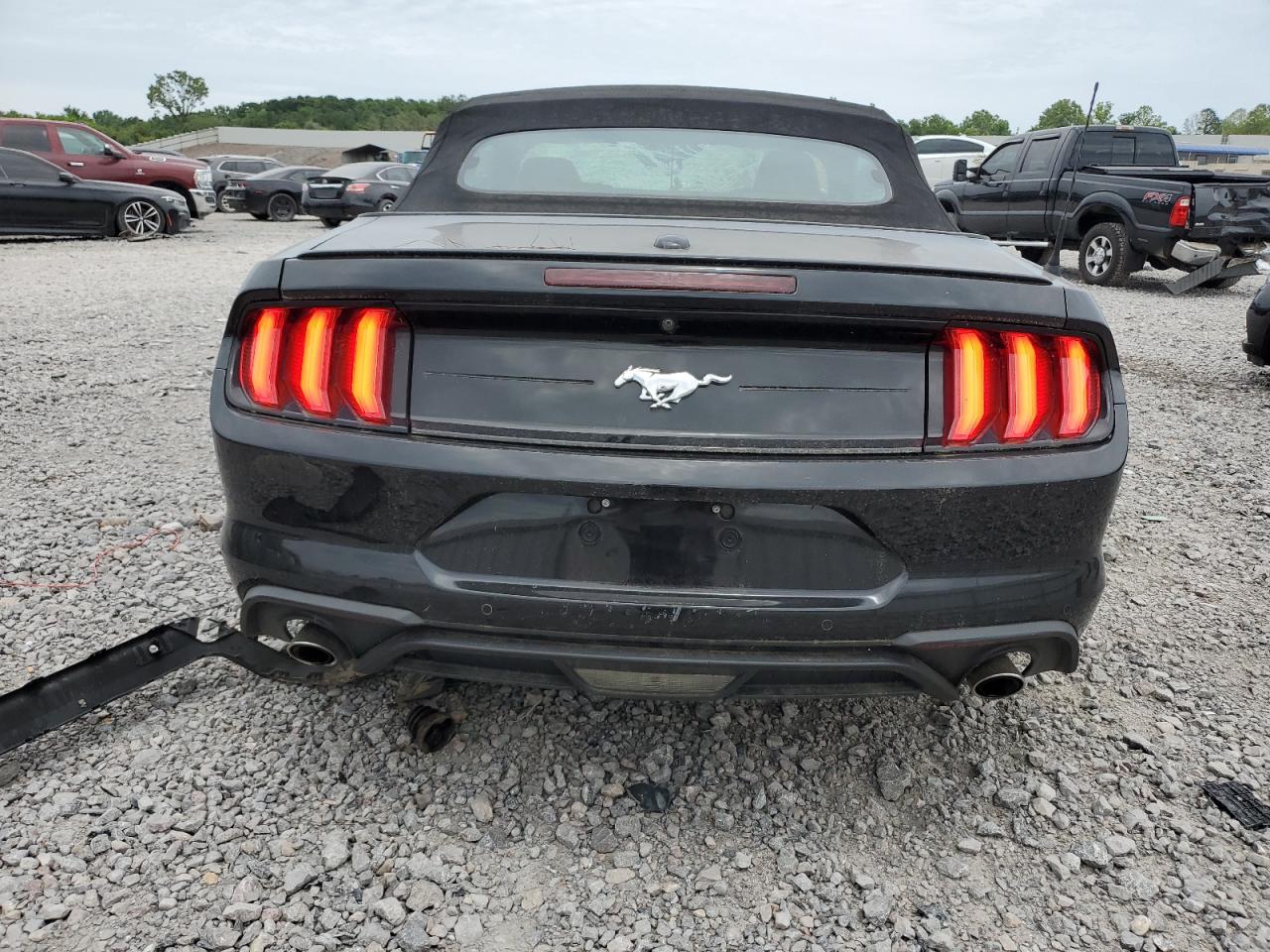 1FATP8UH8J5110098 2018 Ford Mustang