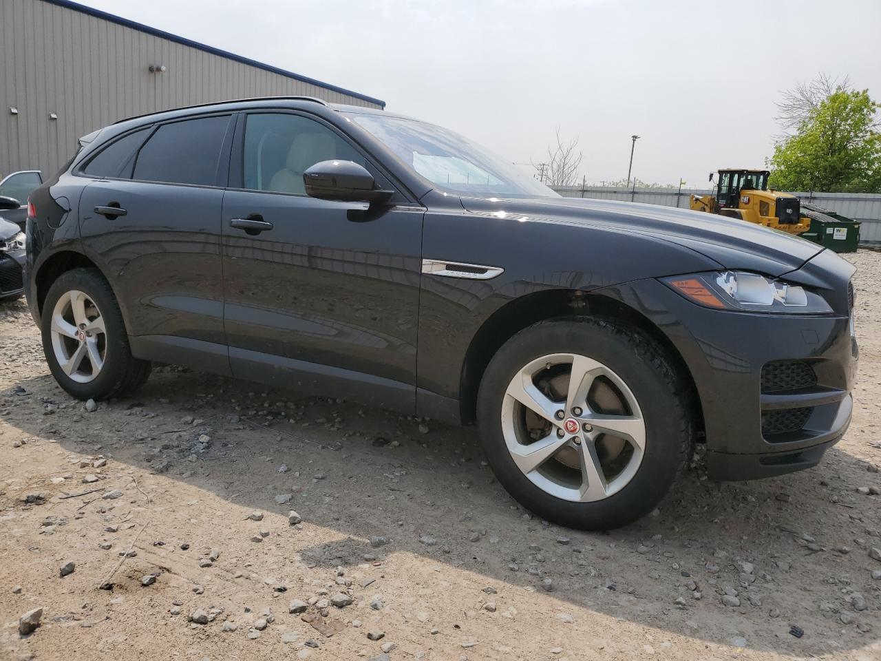 SADCJ2BV6HA881764 2017 Jaguar F-Pace Premium