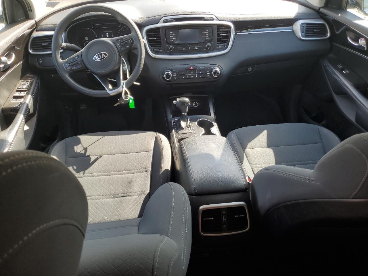 5XYPGDA52HG249546 2017 Kia Sorento Lx