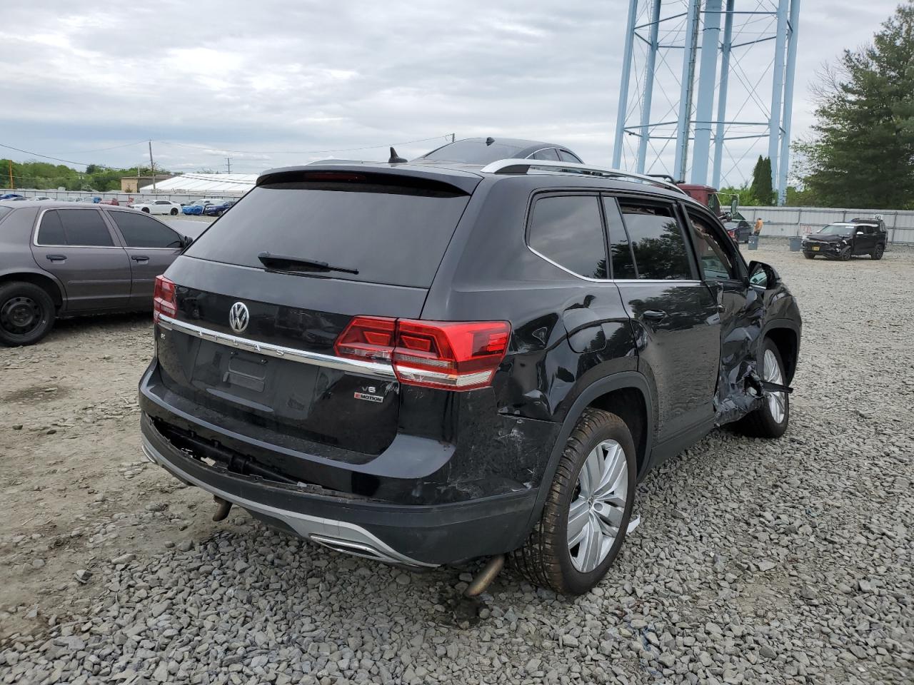 1V2UR2CA0KC619186 2019 Volkswagen Atlas Se