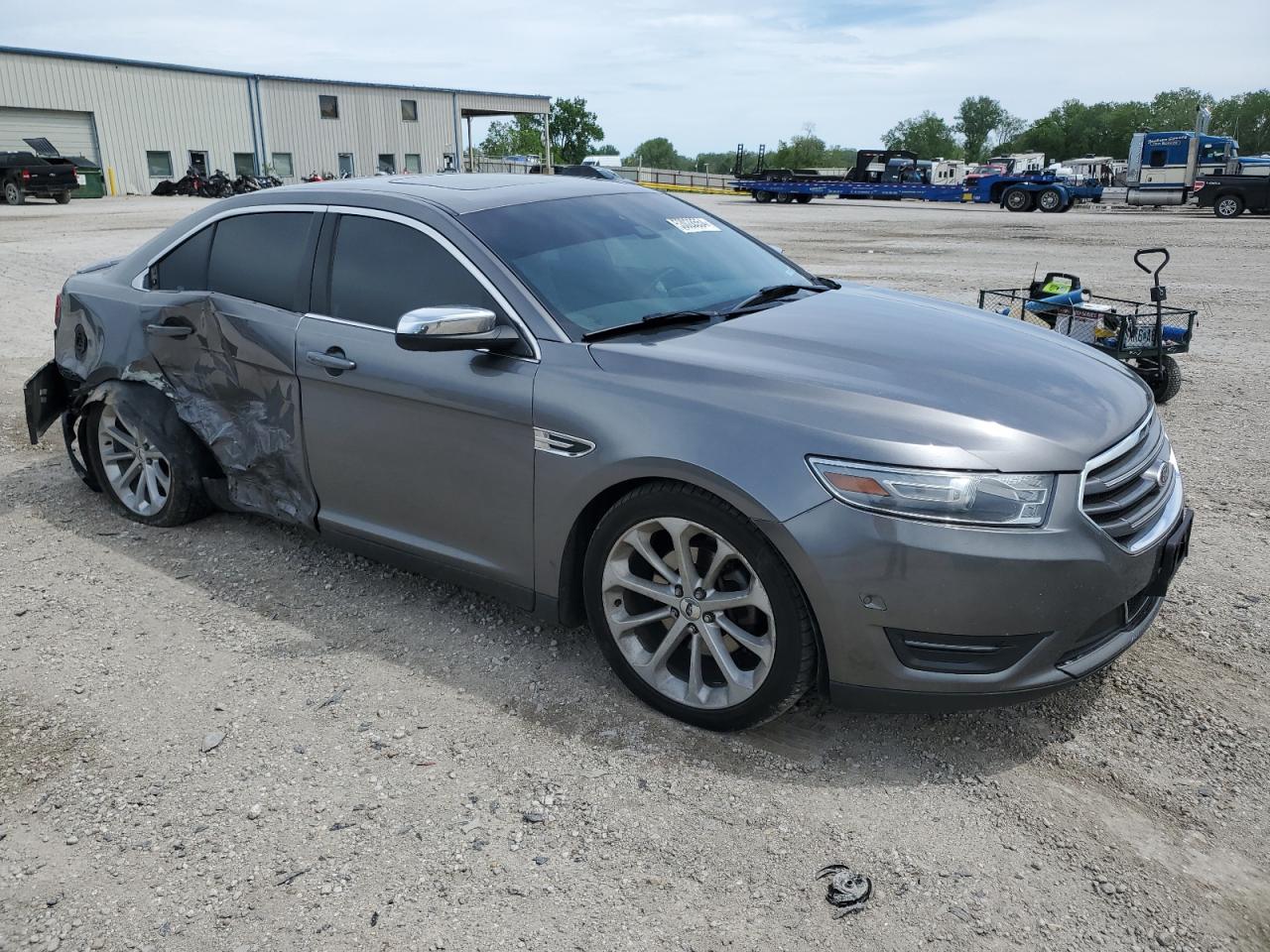 Lot #2909839002 2013 FORD TAURUS LIM