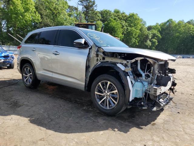 VIN 5TDKZRFH7HS511536 2017 Toyota Highlander, SE no.4