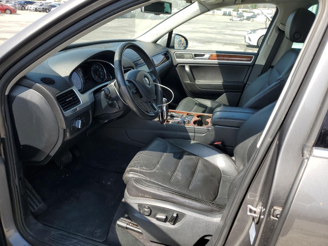 WVGEF9BP6CD008891 2012 Volkswagen Touareg V6