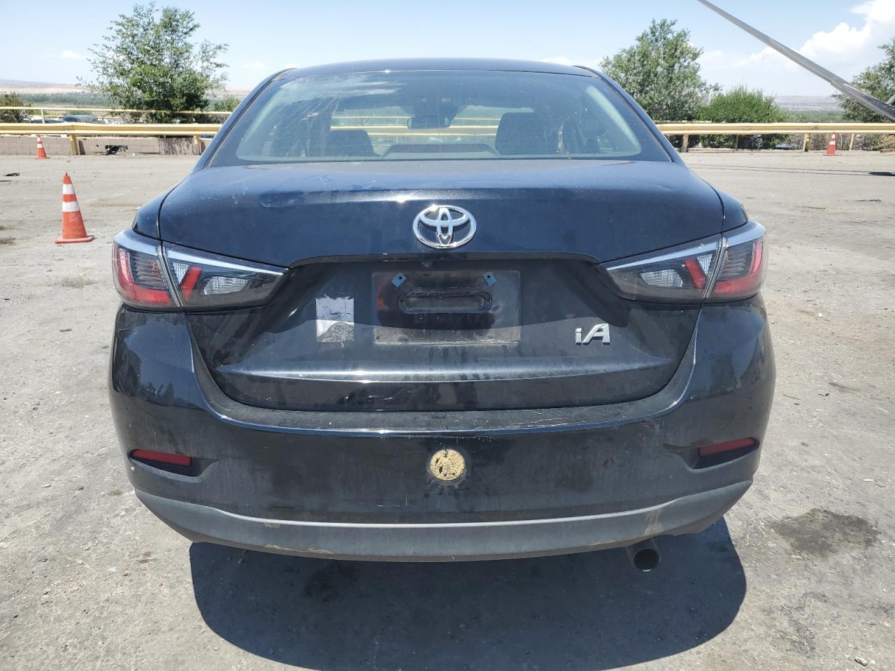 3MYDLBYV9JY319510 2018 Toyota Yaris Ia