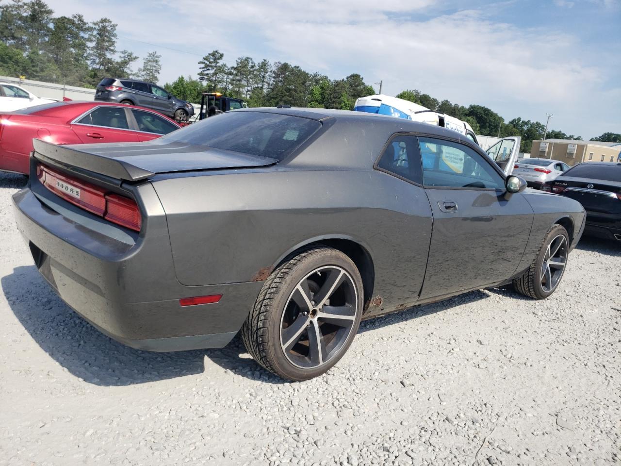 2B3LJ44V09H640713 2009 Dodge Challenger Se