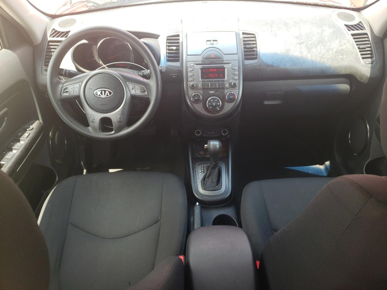 KNDJT2A20B7217811 2011 Kia Soul +