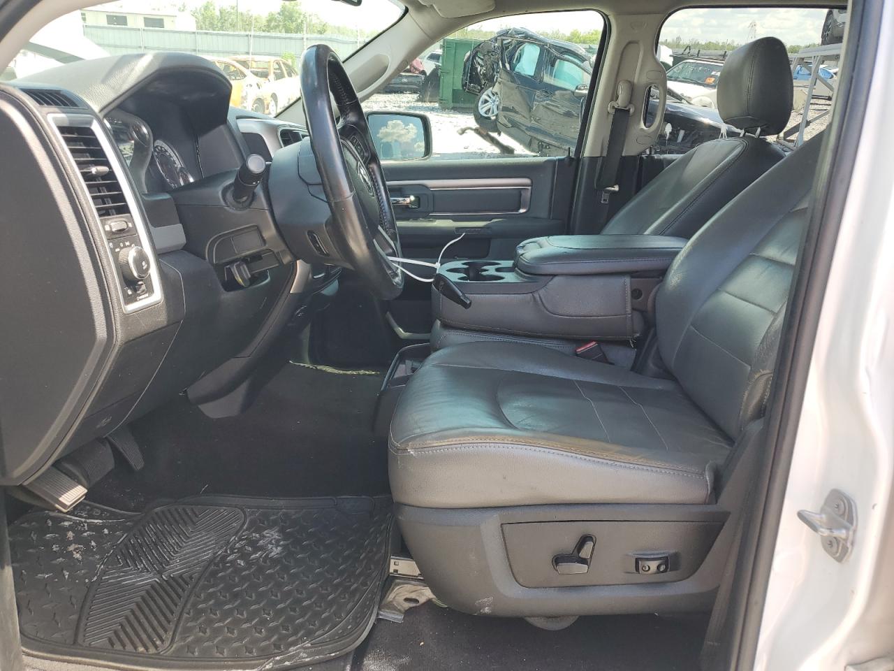 1C6RR6TT2JS119168 2018 Ram 1500 Slt