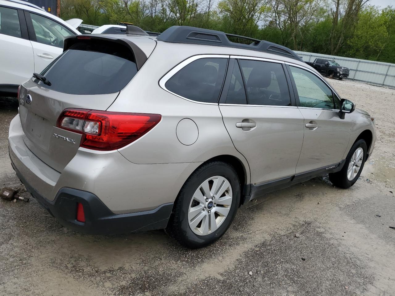 4S4BSAFC0K3364765 2019 Subaru Outback 2.5I Premium