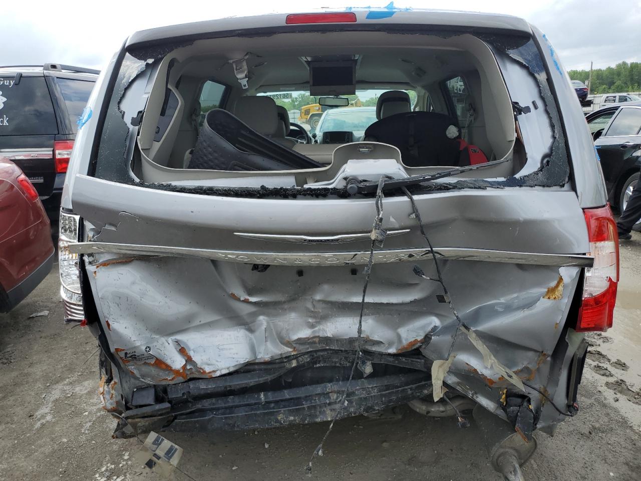 2C4RC1CG2FR563143 2015 Chrysler Town & Country Touring L