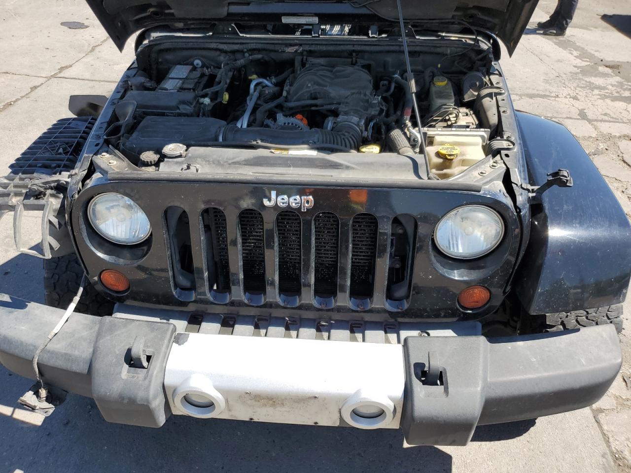 1C4HJWEG2DL627442 2013 Jeep Wrangler Unlimited Sahara