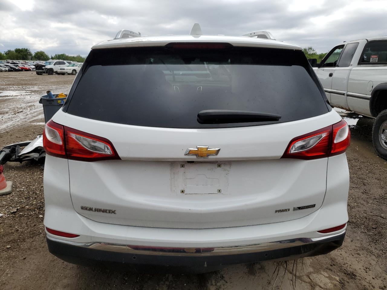 2GNAXVEV3J6191320 2018 Chevrolet Equinox Premier