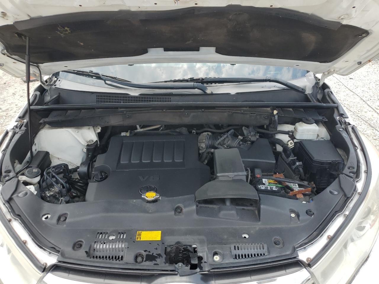 5TDZKRFH2FS078143 2015 Toyota Highlander Le