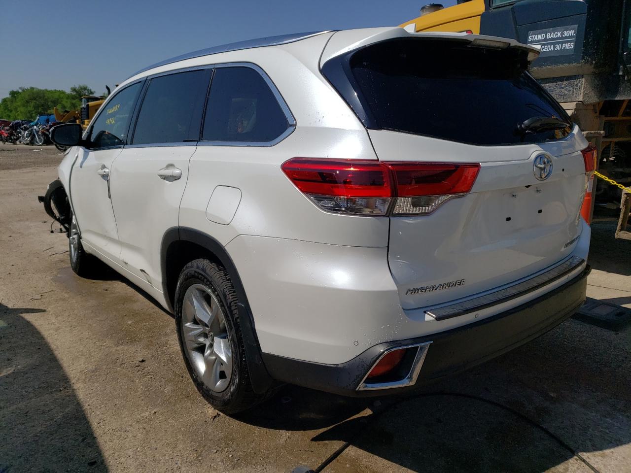 Lot #2952437364 2017 TOYOTA HIGHLANDER