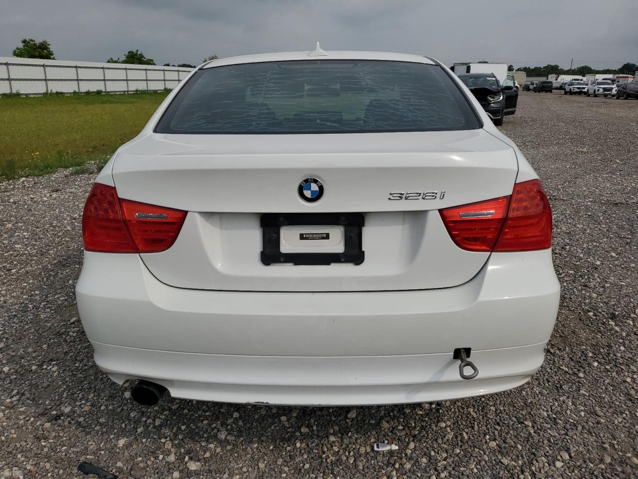 WBAPH7C54BE851714 2011 BMW 328 I