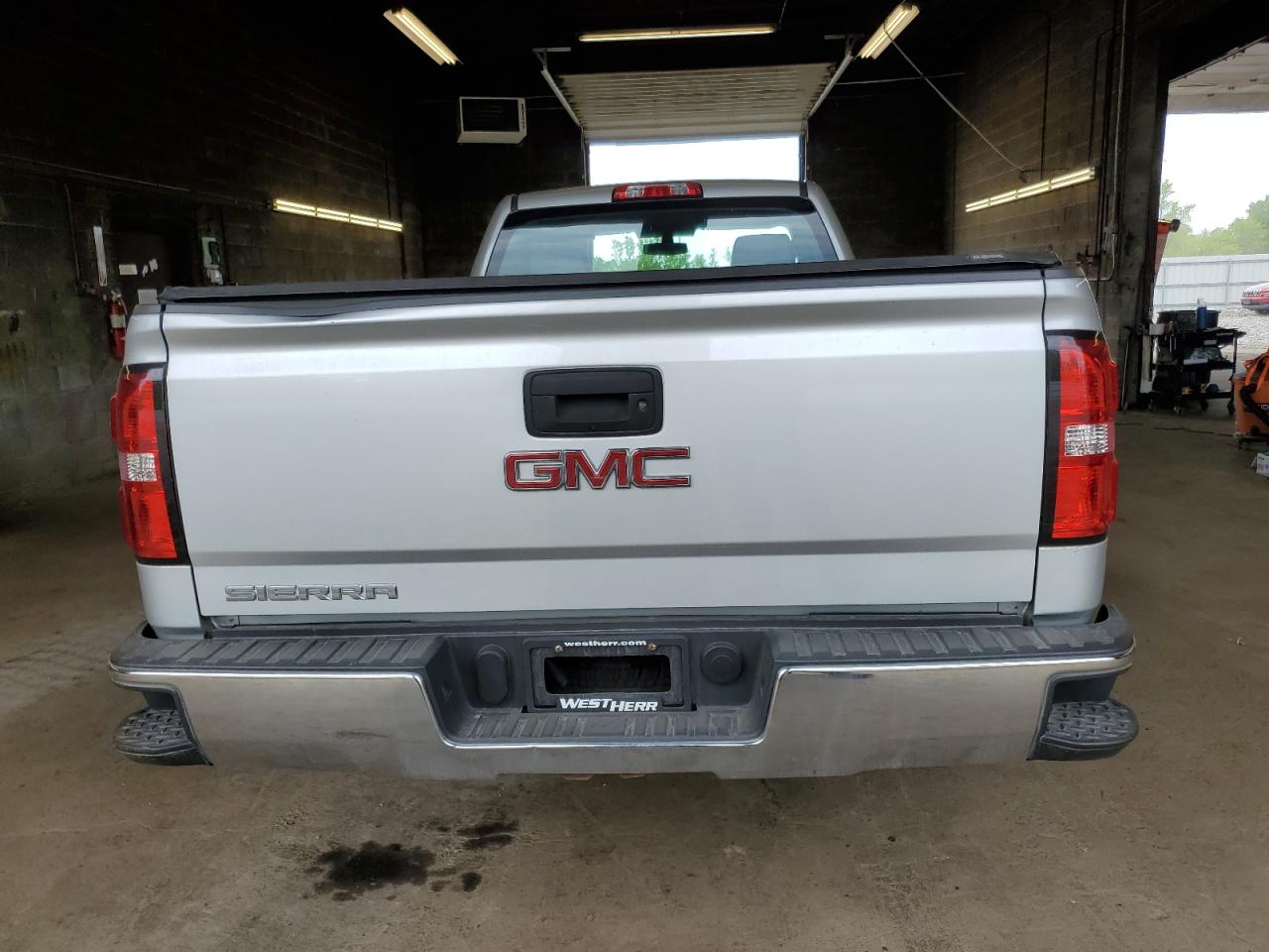 1GTN1LEH6JZ126217 2018 GMC Sierra C1500