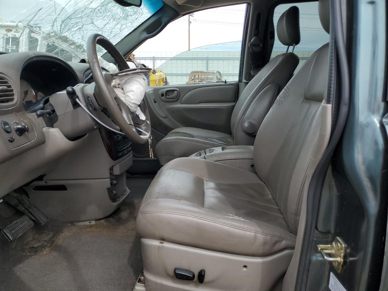 2C8GP54L33R309126 2003 Chrysler Town & Country Lxi