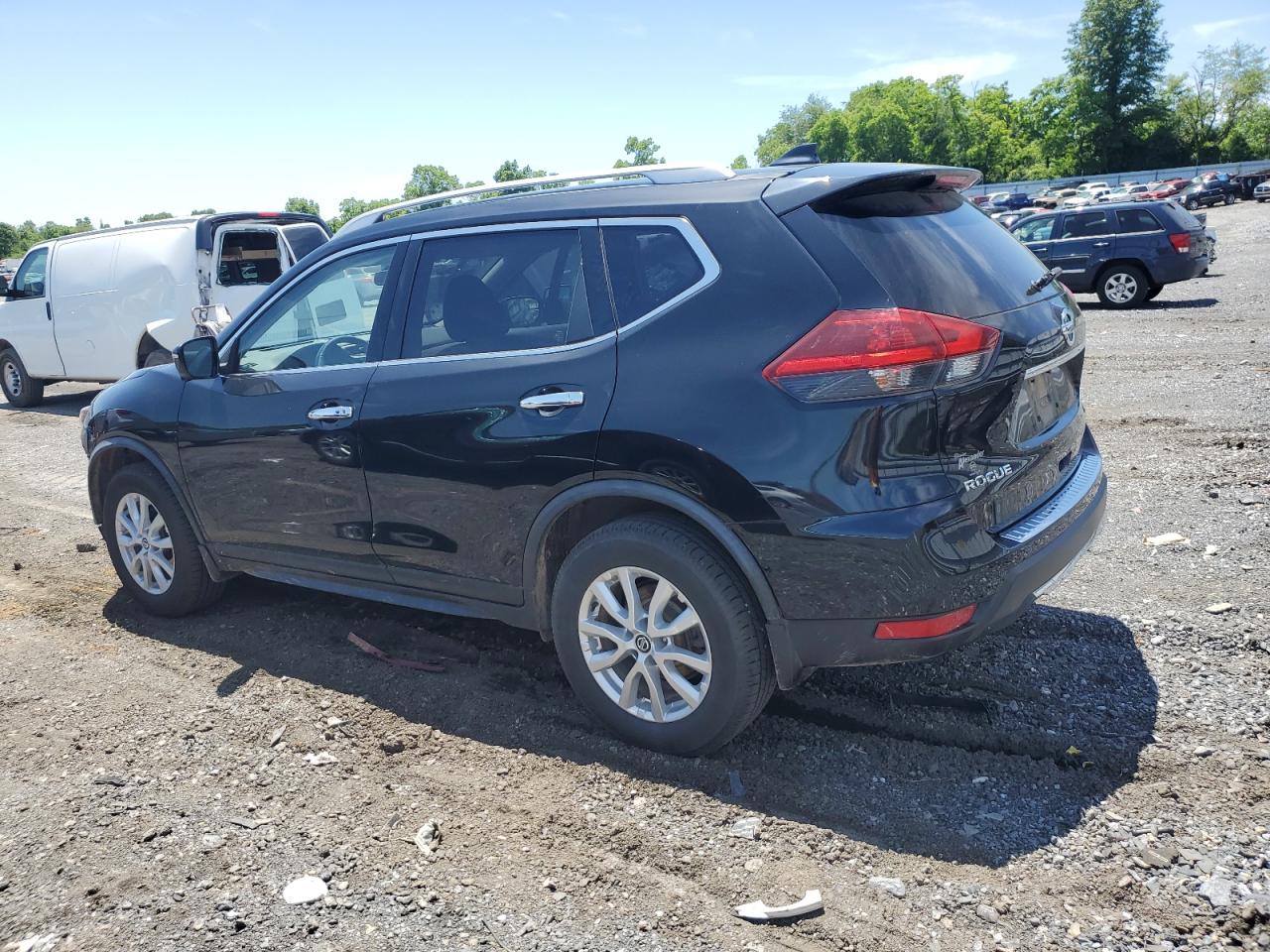 JN8AT2MVXJW305716 2018 Nissan Rogue S