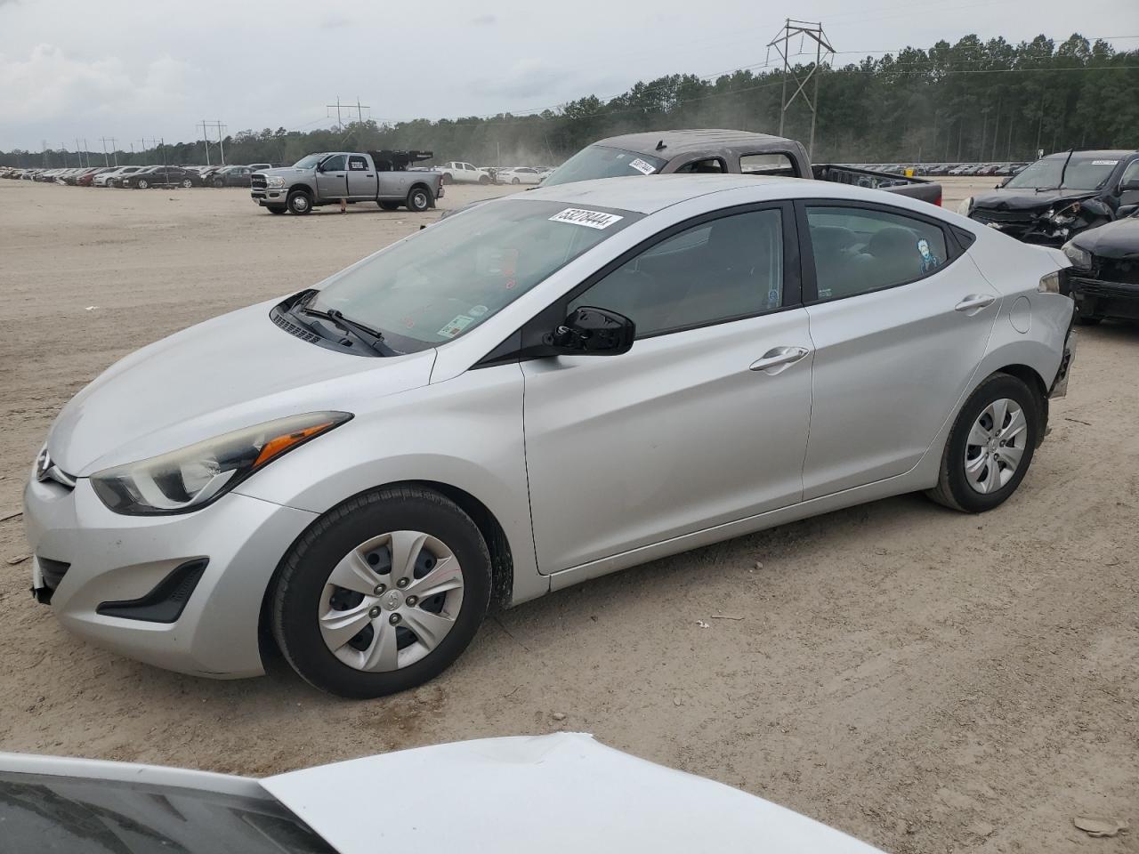 5NPDH4AE1GH676949 2016 Hyundai Elantra Se