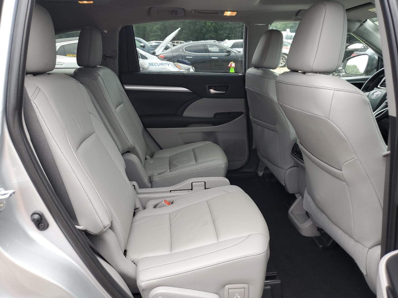 5TDJZRFHXKS619071 2019 Toyota Highlander Se