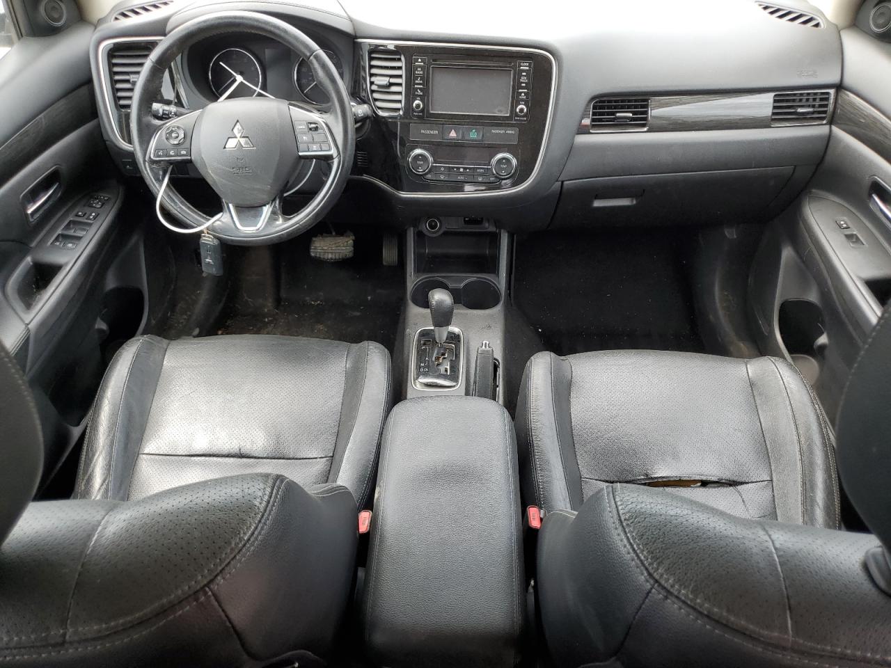 JA4AD3A33GZ018219 2016 Mitsubishi Outlander Se