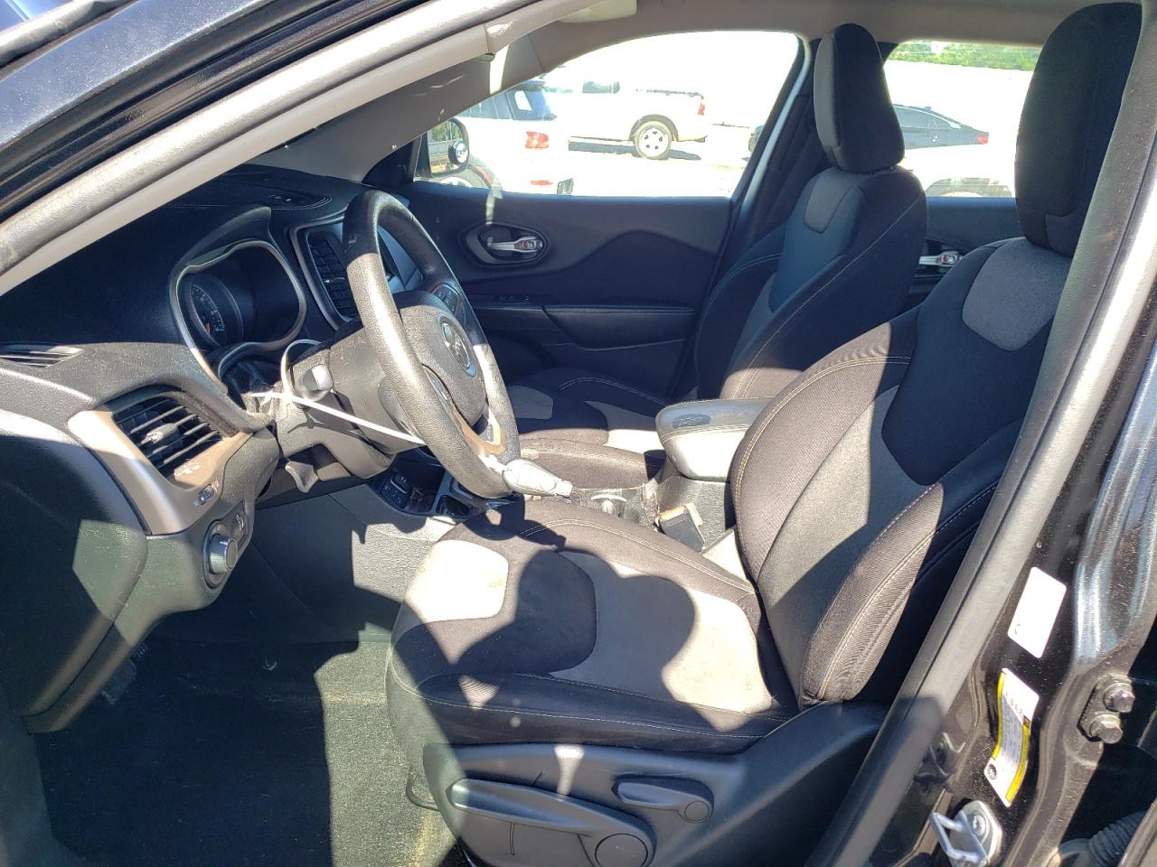 1C4PJLAB2FW690112 2015 Jeep Cherokee Sport